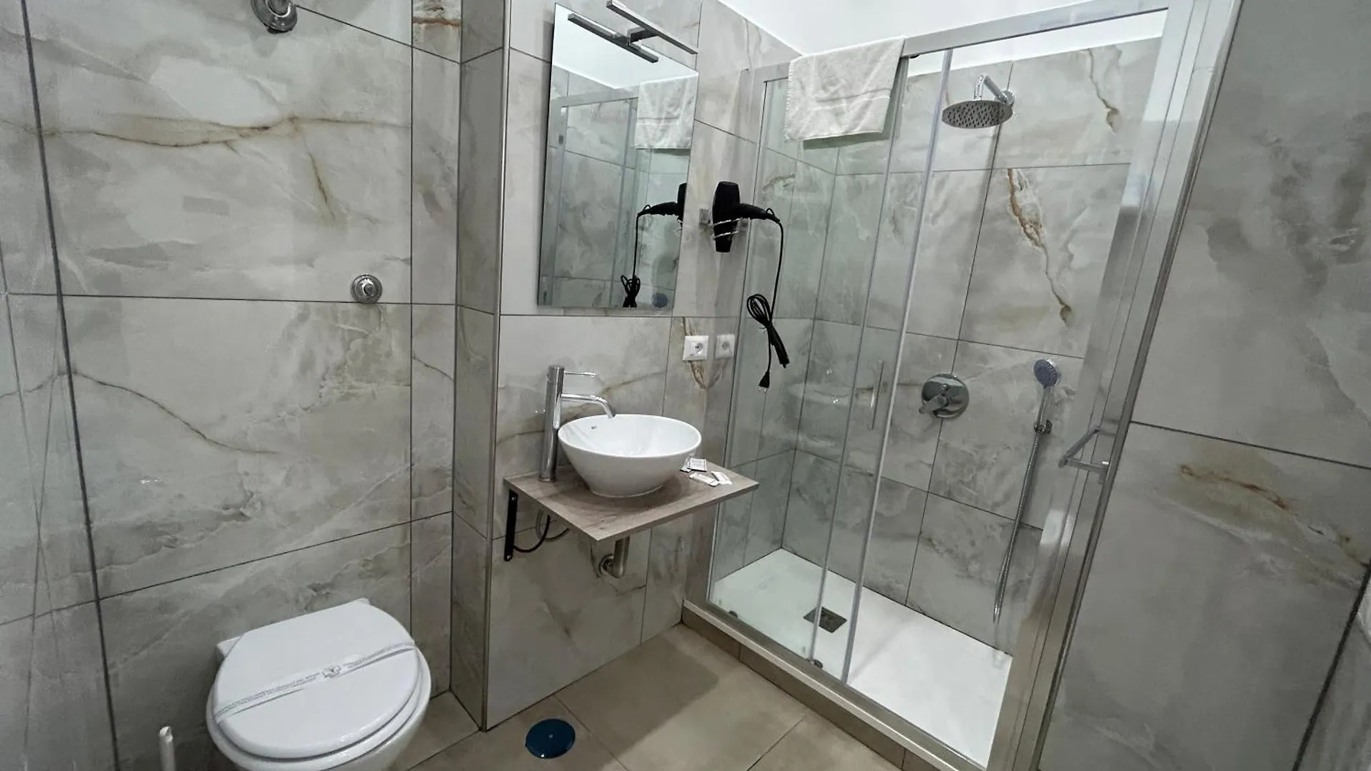 Enjoy Rooms Napoli 0*,  Italia