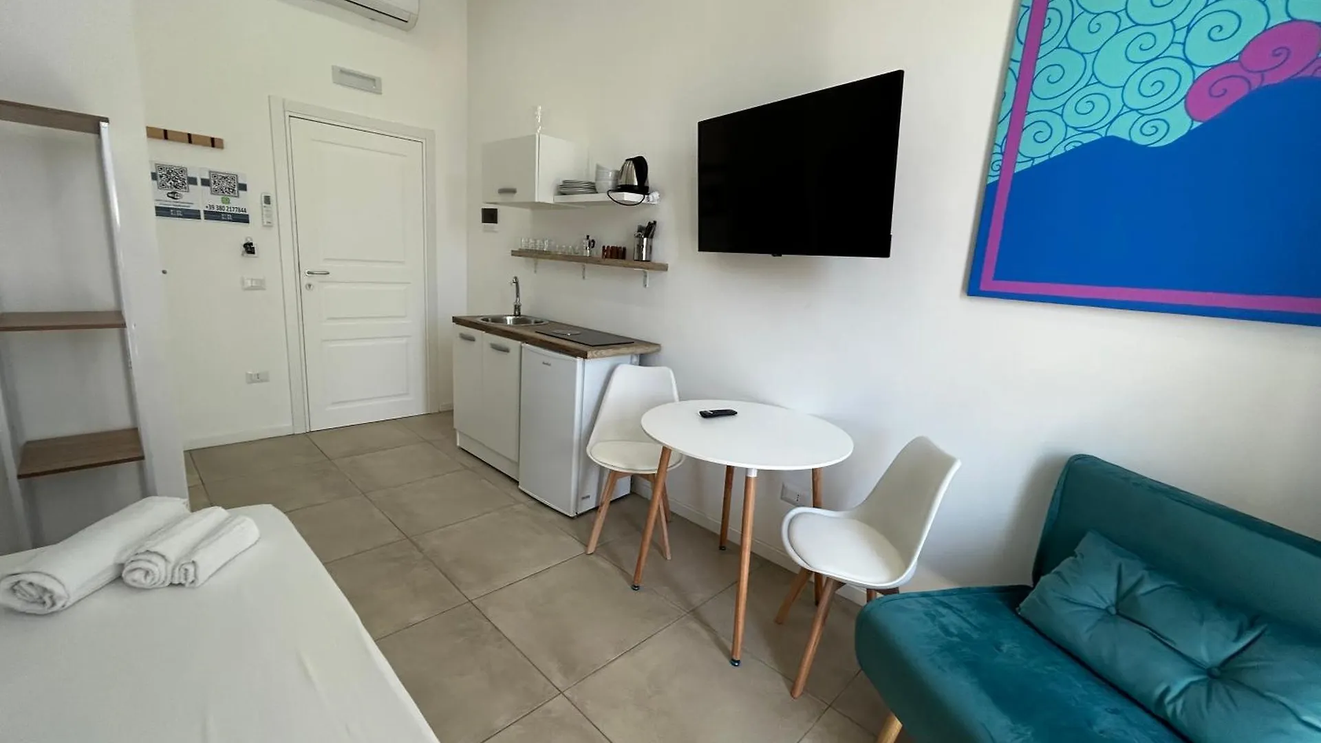 Enjoy Rooms Napoli 0*,  Italia