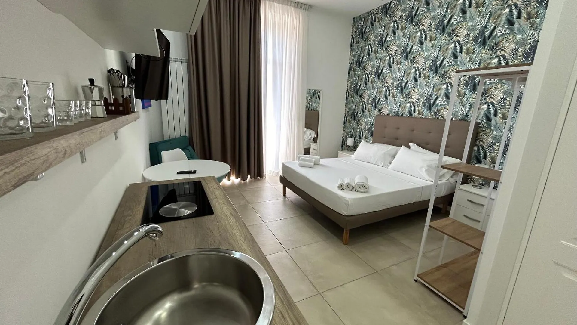 Enjoy Rooms Napoli 0*,