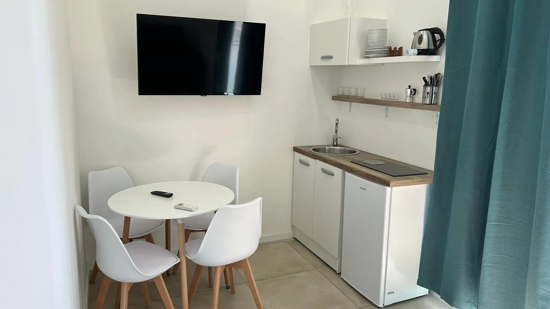 Enjoy Rooms Napoli 0*,